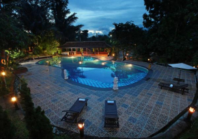 Гостиница Green Tropical Village  Tanjung Pandan